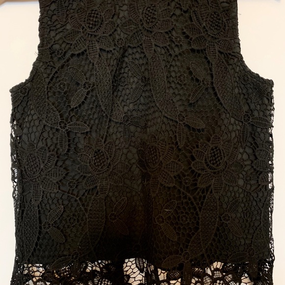 Sans Souci Black Lace Crop - Picture 2 of 5